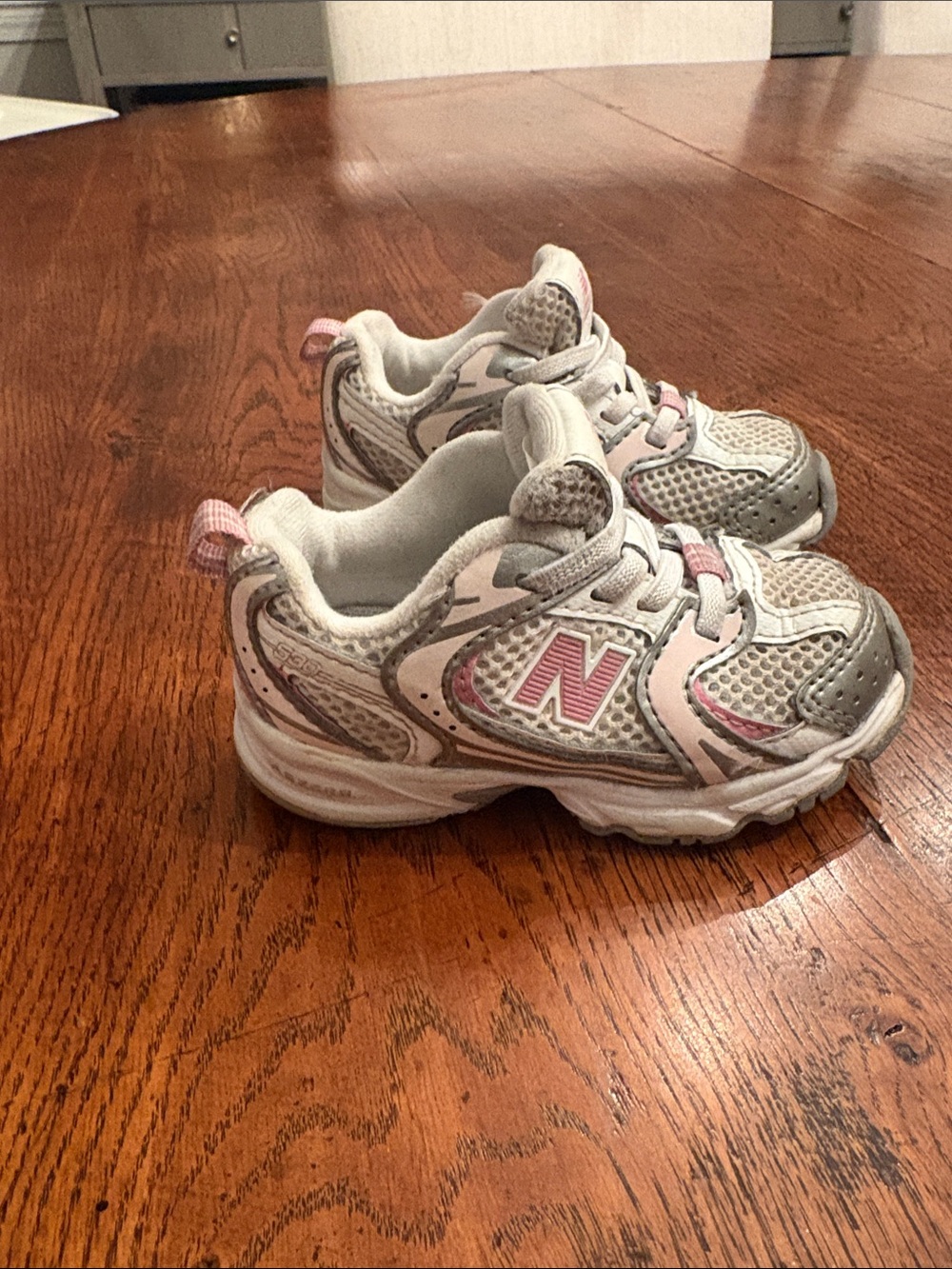 New Balance Kids White and Pink Mesh Athletic Sneakers - size 4